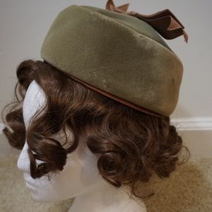 VTG 1960s Pillbox Hat with Bow